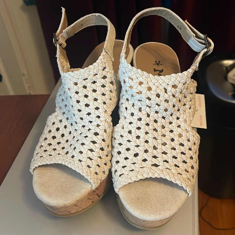 Crocheted natural color Mudd sandals